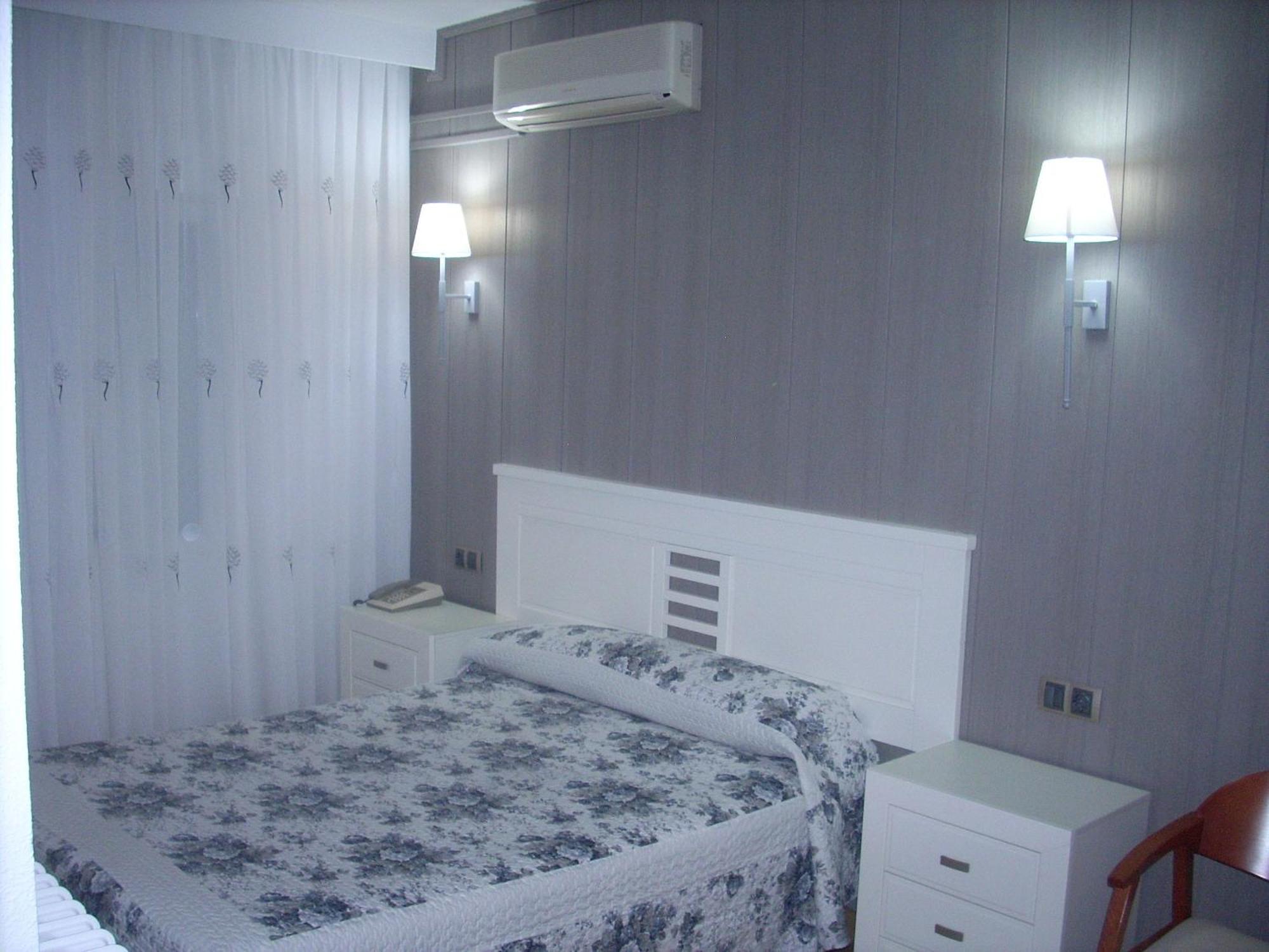 Hotel Corona De Castilla Villares de la Reina Εξωτερικό φωτογραφία