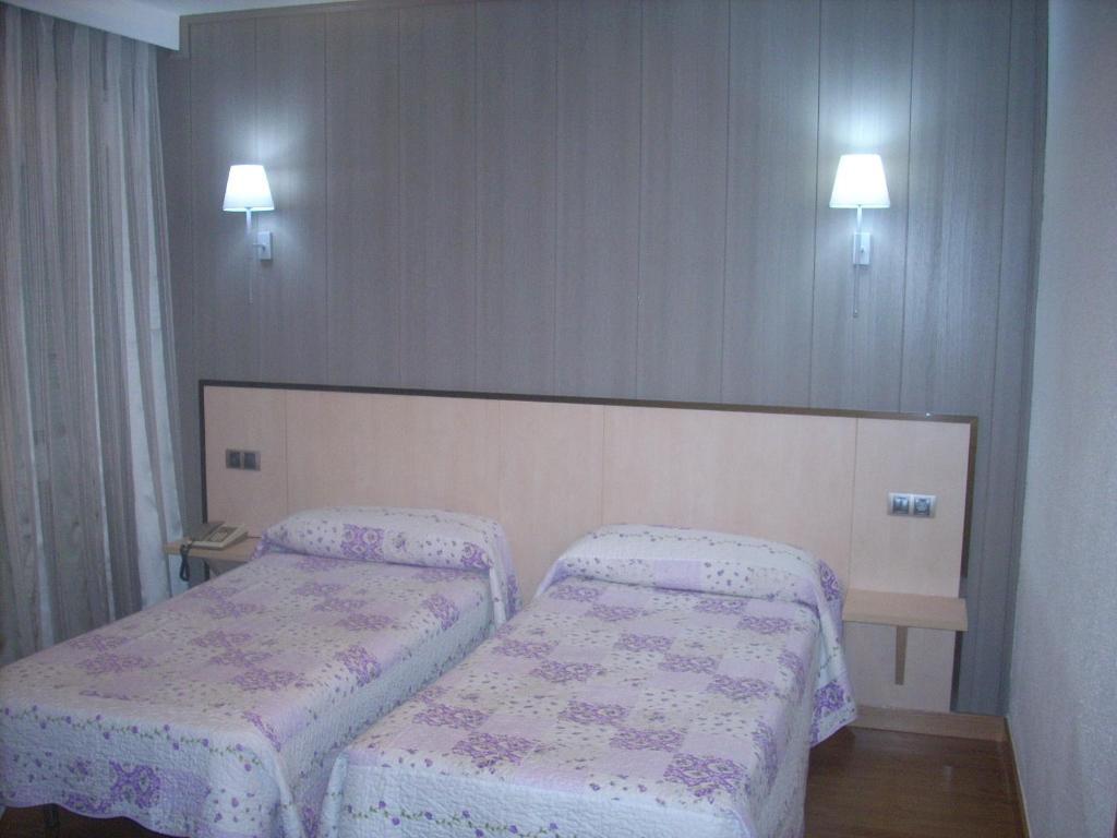 Hotel Corona De Castilla Villares de la Reina Εξωτερικό φωτογραφία