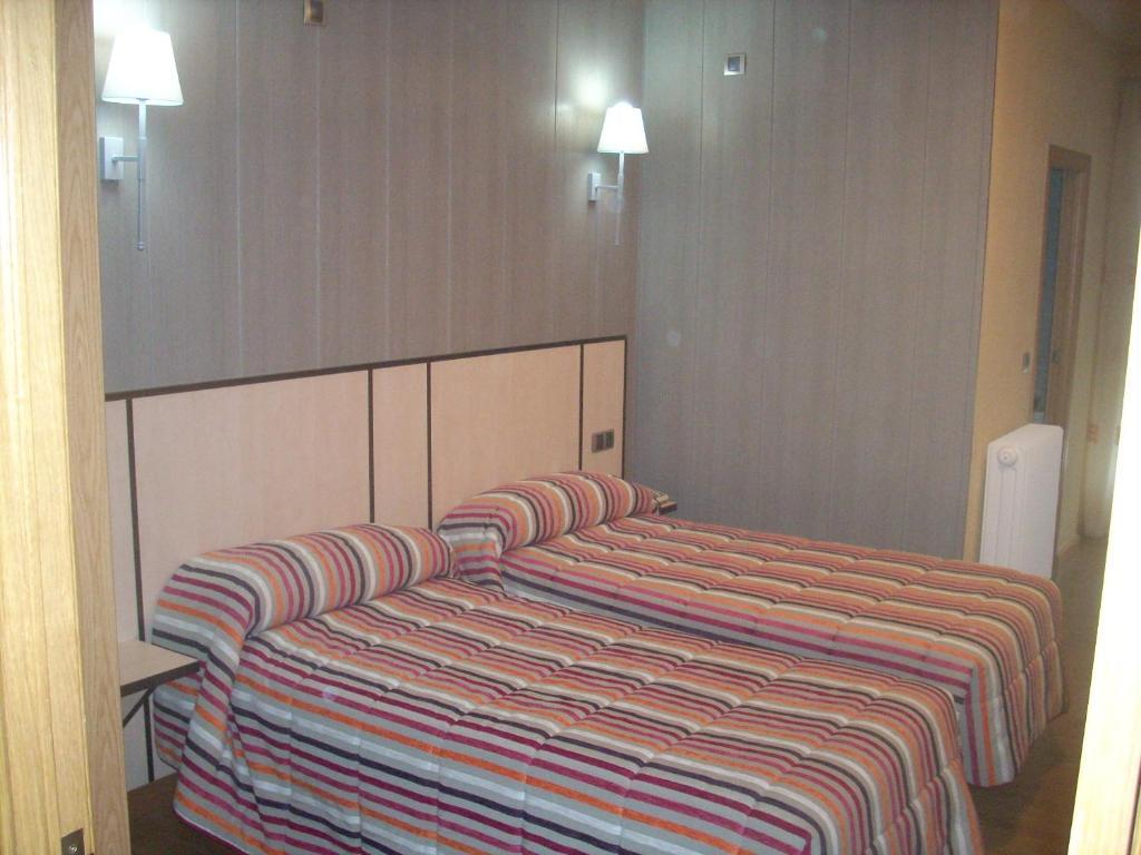 Hotel Corona De Castilla Villares de la Reina Εξωτερικό φωτογραφία
